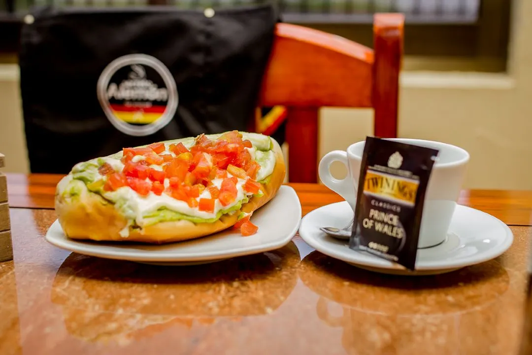 Imagen de un completo más té de Secreto Alemán